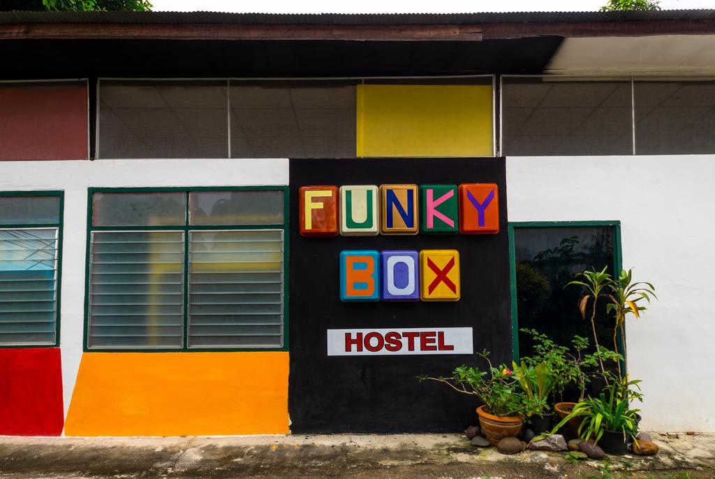 Funky Box Hostel Чианг Конг Стая снимка