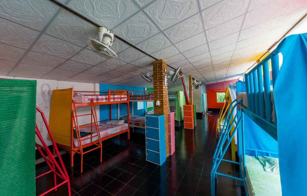 Funky Box Hostel Чианг Конг Стая снимка