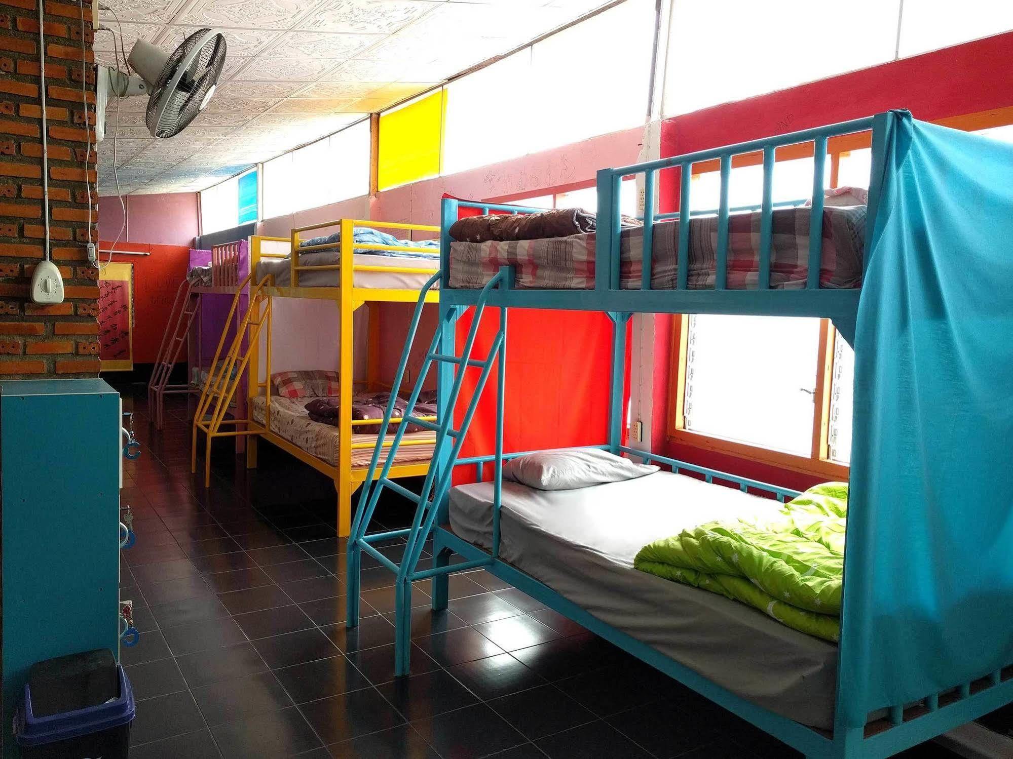 Funky Box Hostel Чианг Конг Екстериор снимка